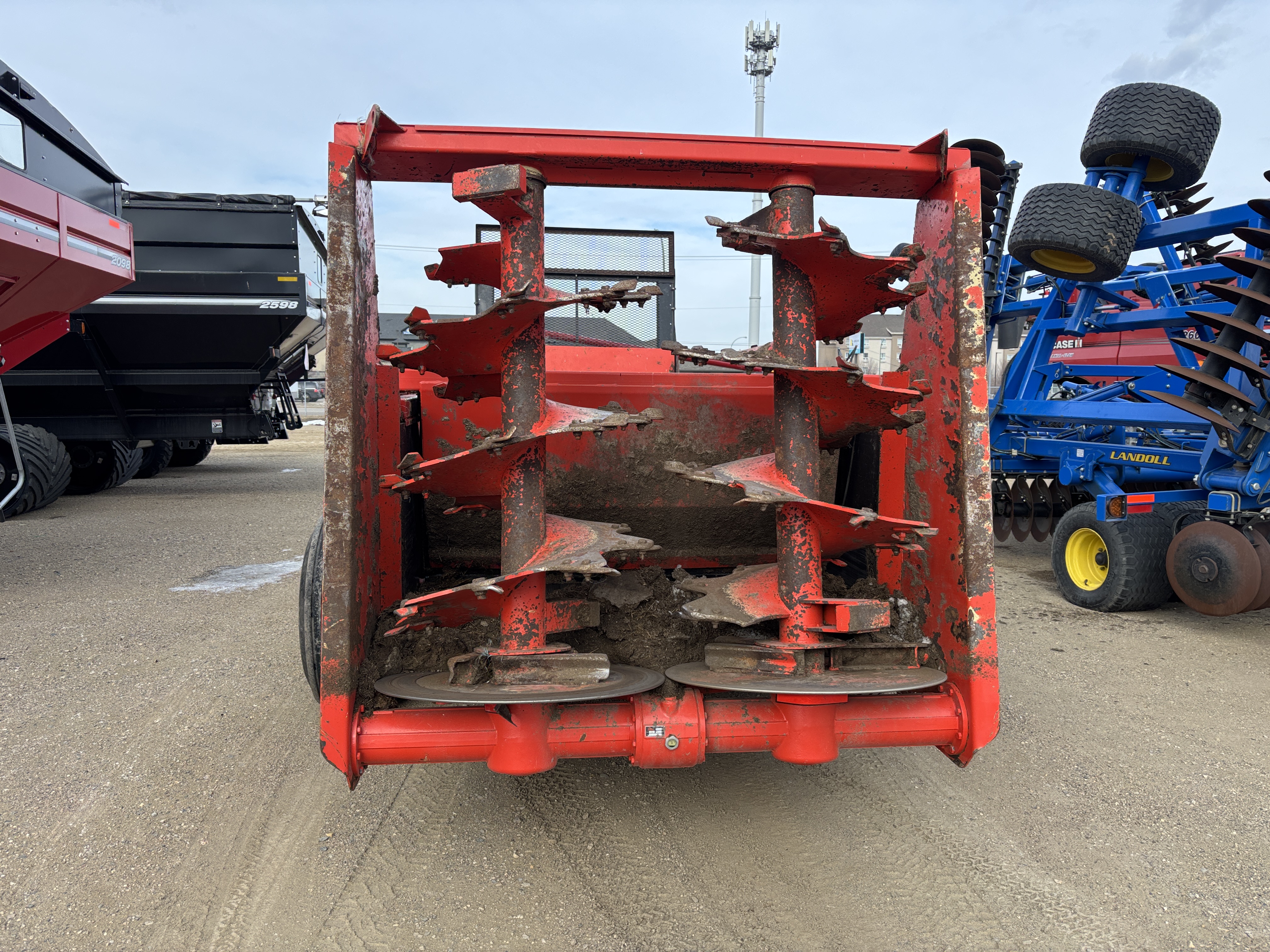2023 Kuhn HP104T Manure Spreader