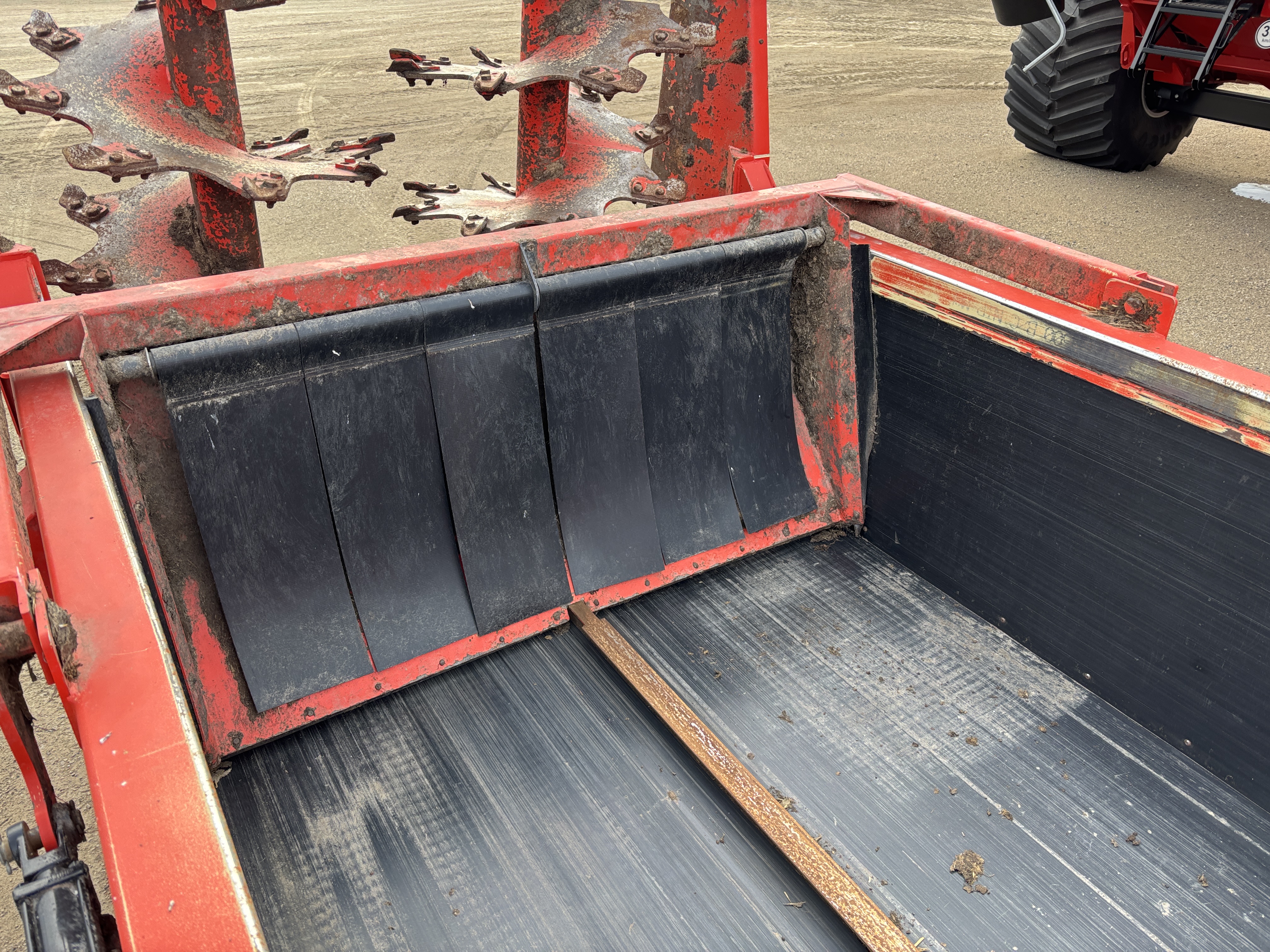 2023 Kuhn HP104T Manure Spreader