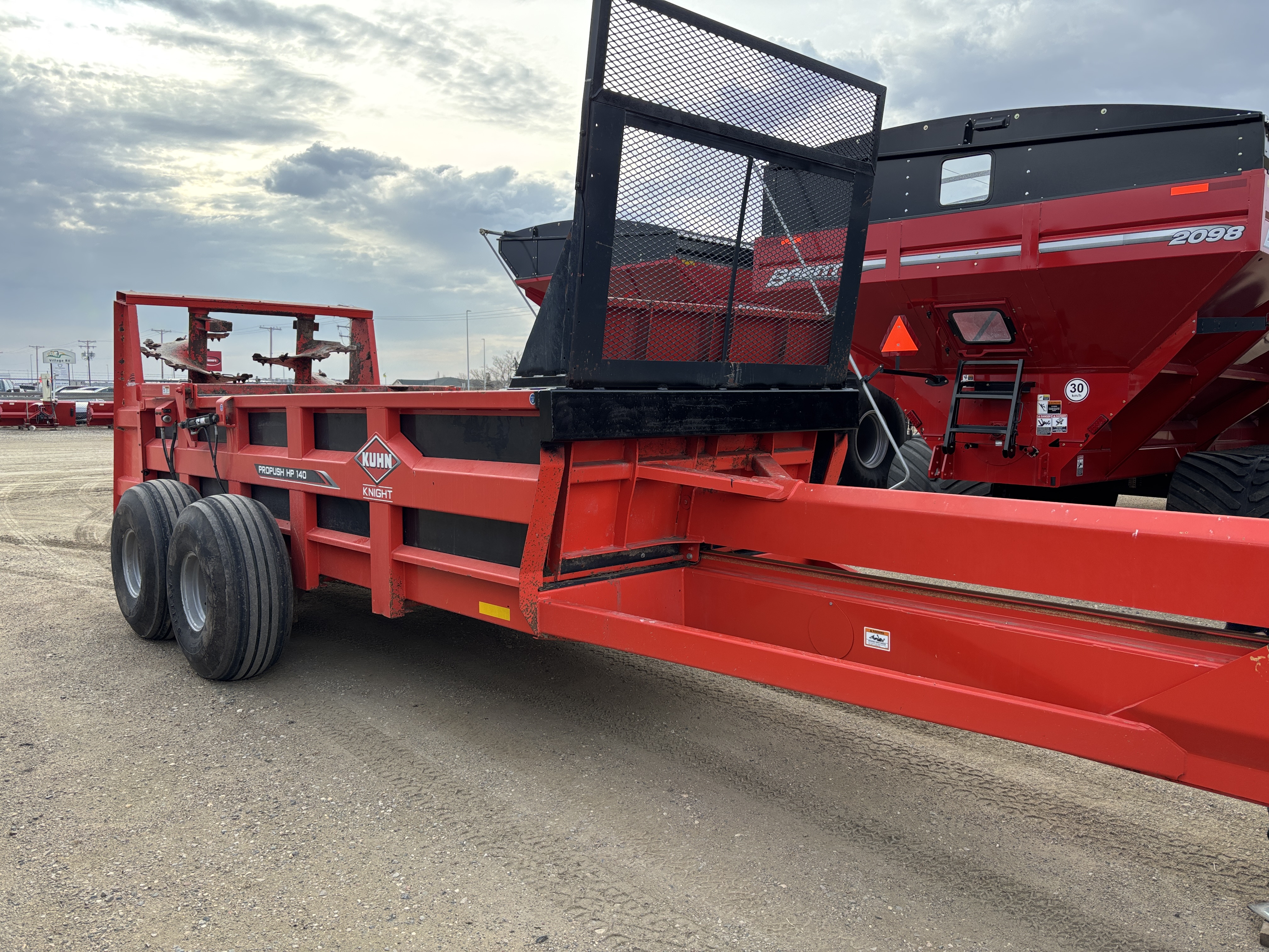 2023 Kuhn HP104T Manure Spreader
