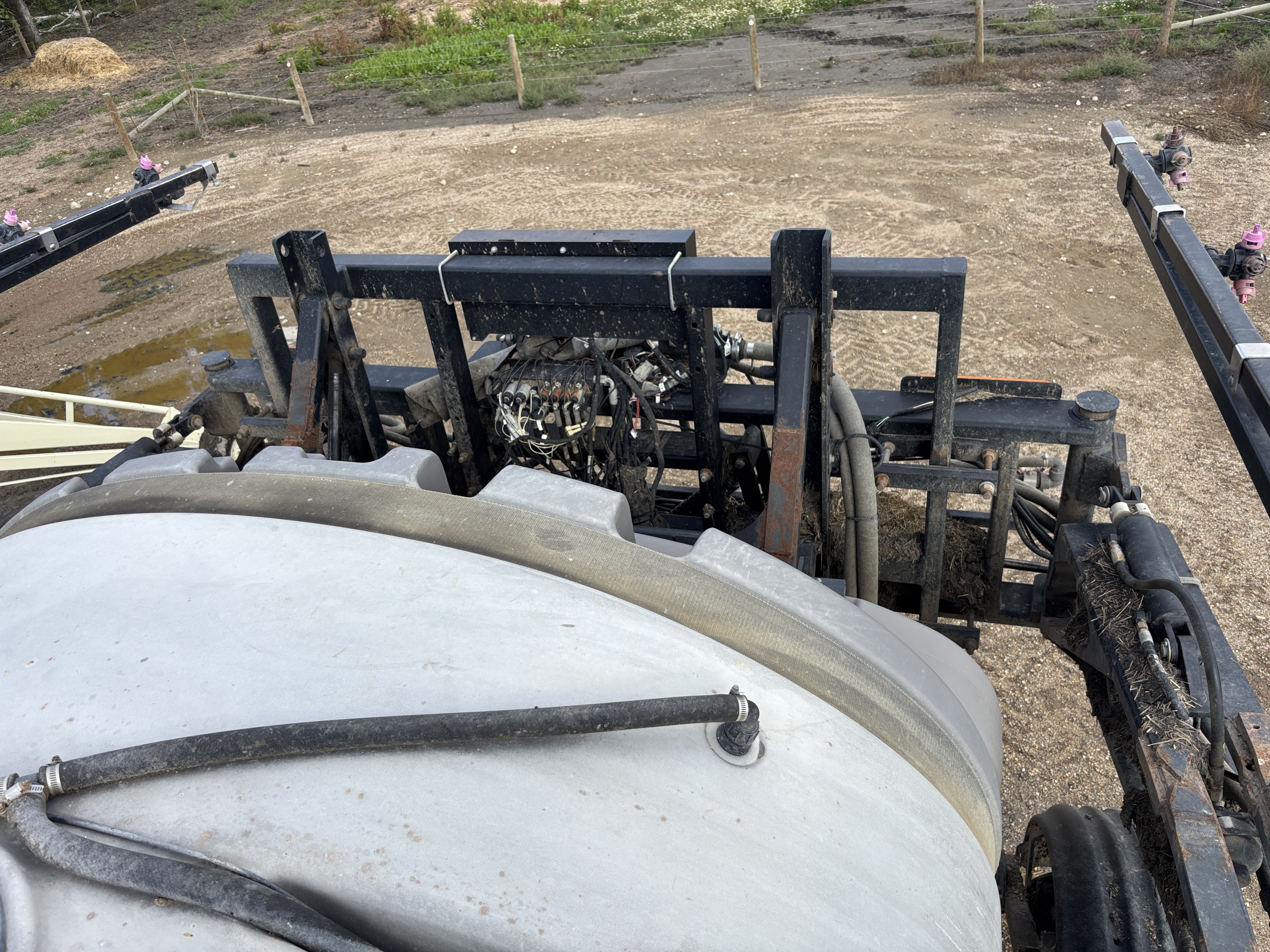 2012 Apache AS1020 Sprayer/High Clearance