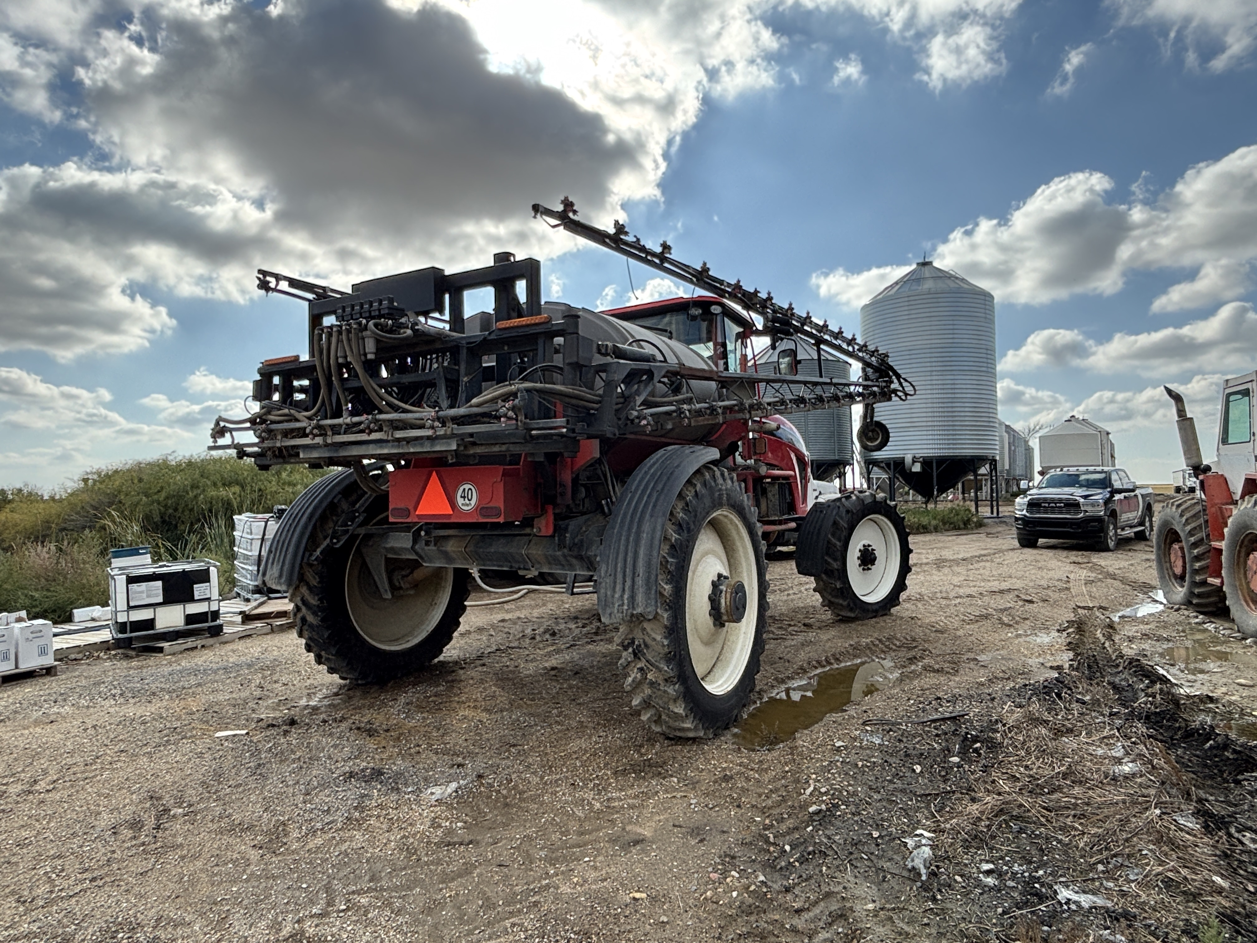 2012 Apache AS1020 Sprayer/High Clearance