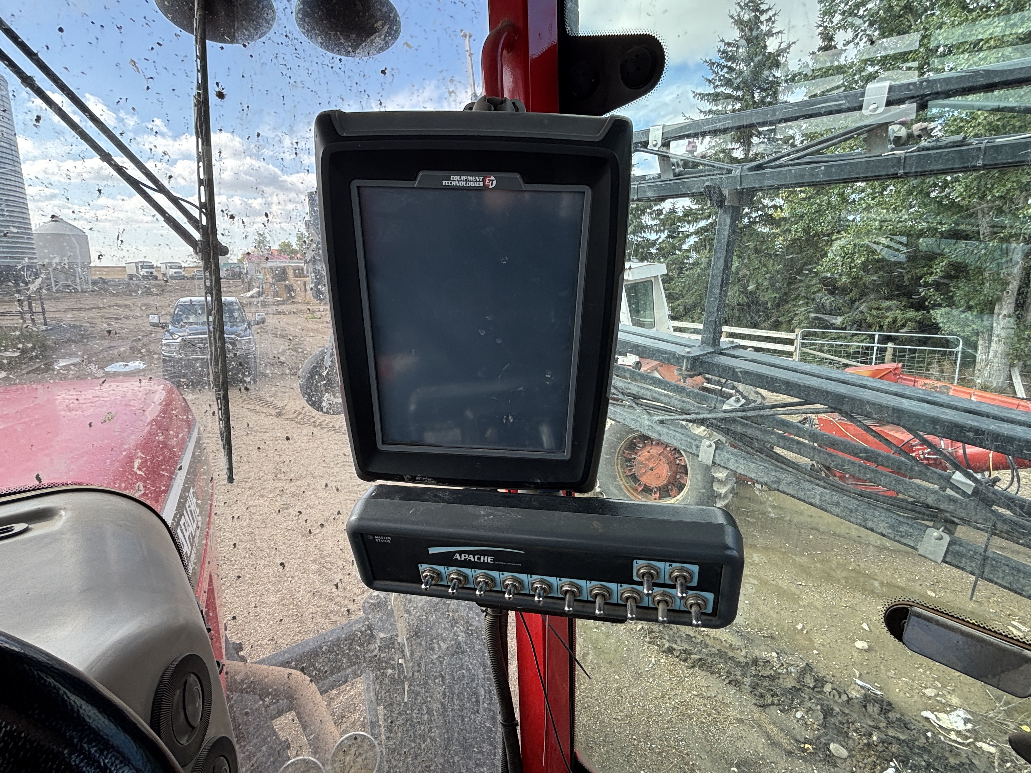 2012 Apache AS1020 Sprayer/High Clearance