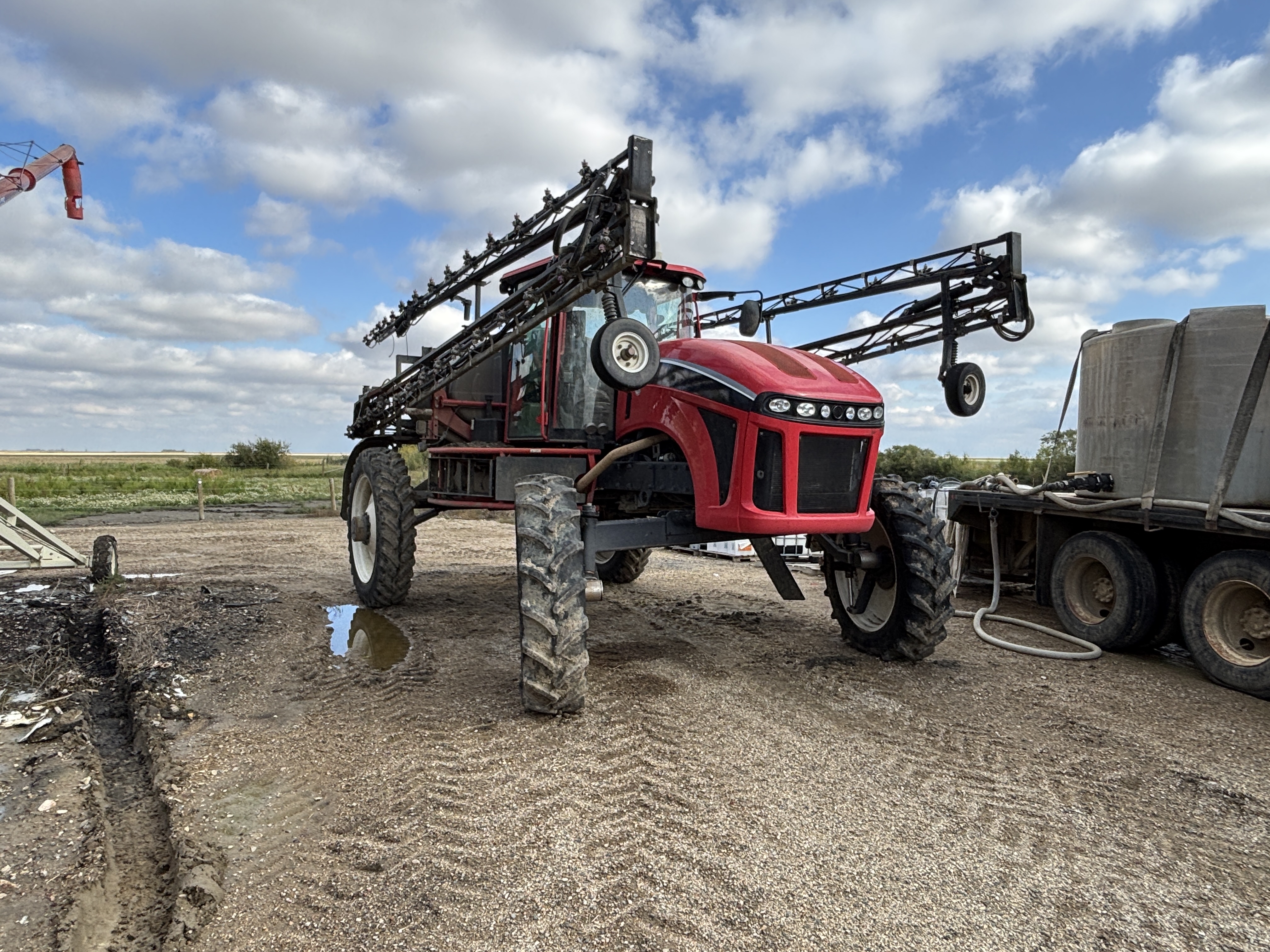 2012 Apache AS1020 Sprayer/High Clearance