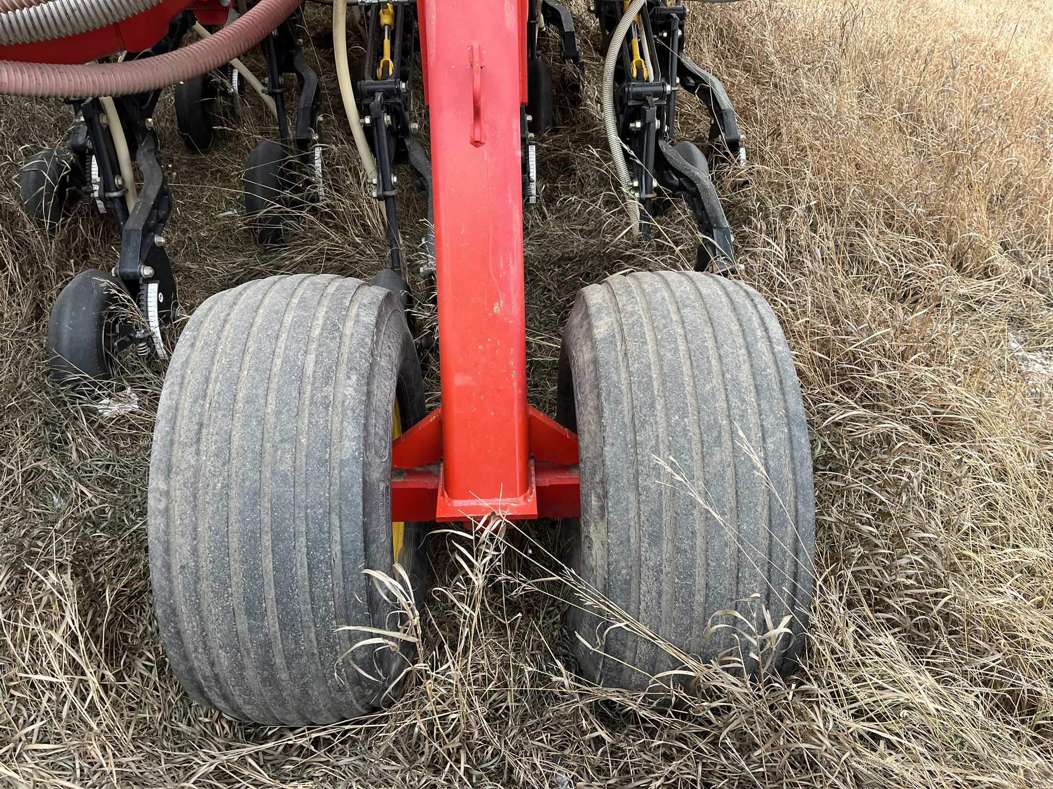 2014 Bourgault 3320-76-10 & 7950 Air Tank/Cart Air Drill