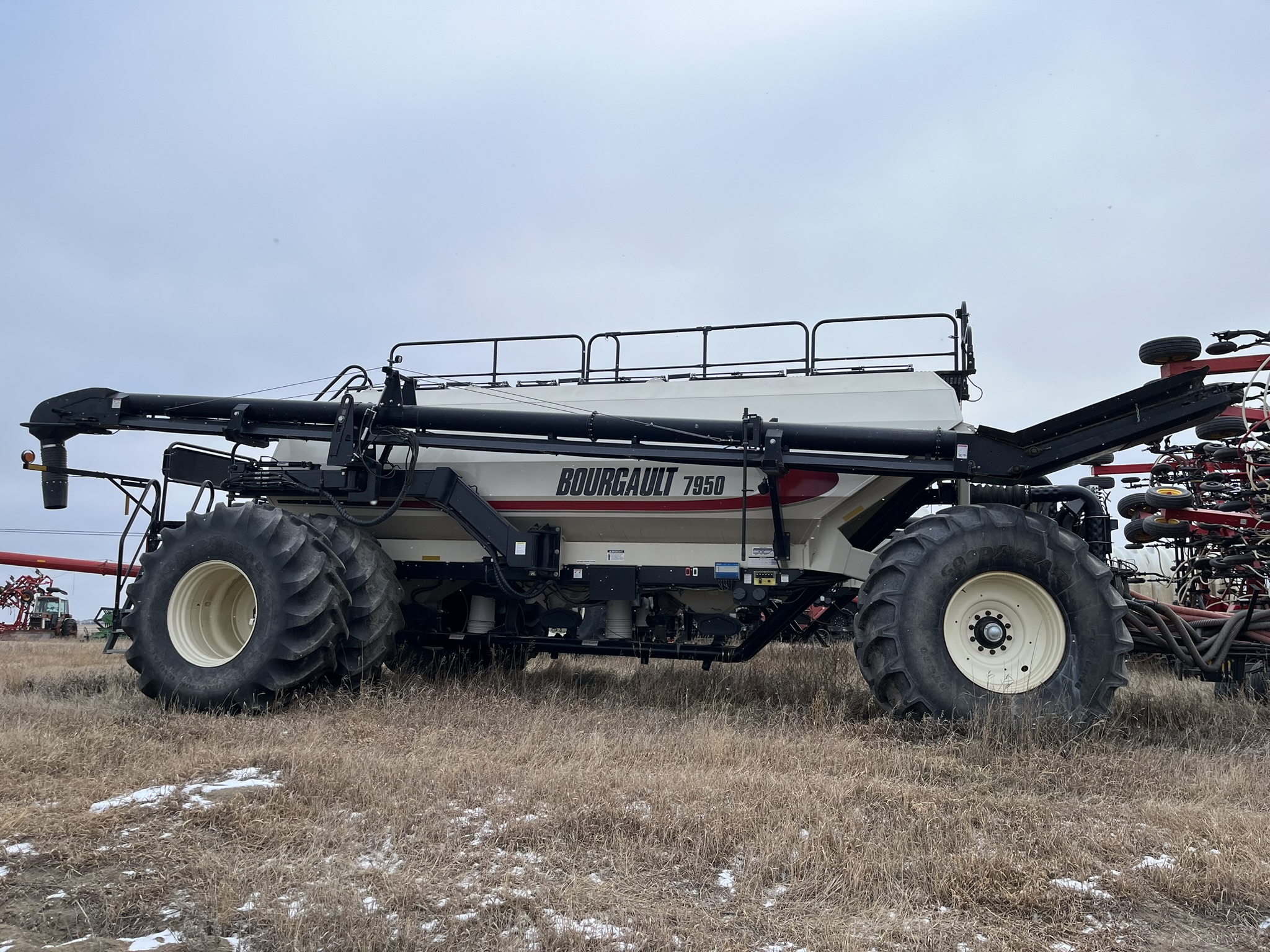 2014 Bourgault 3320-76-10 & 7950 Air Tank/Cart Air Drill