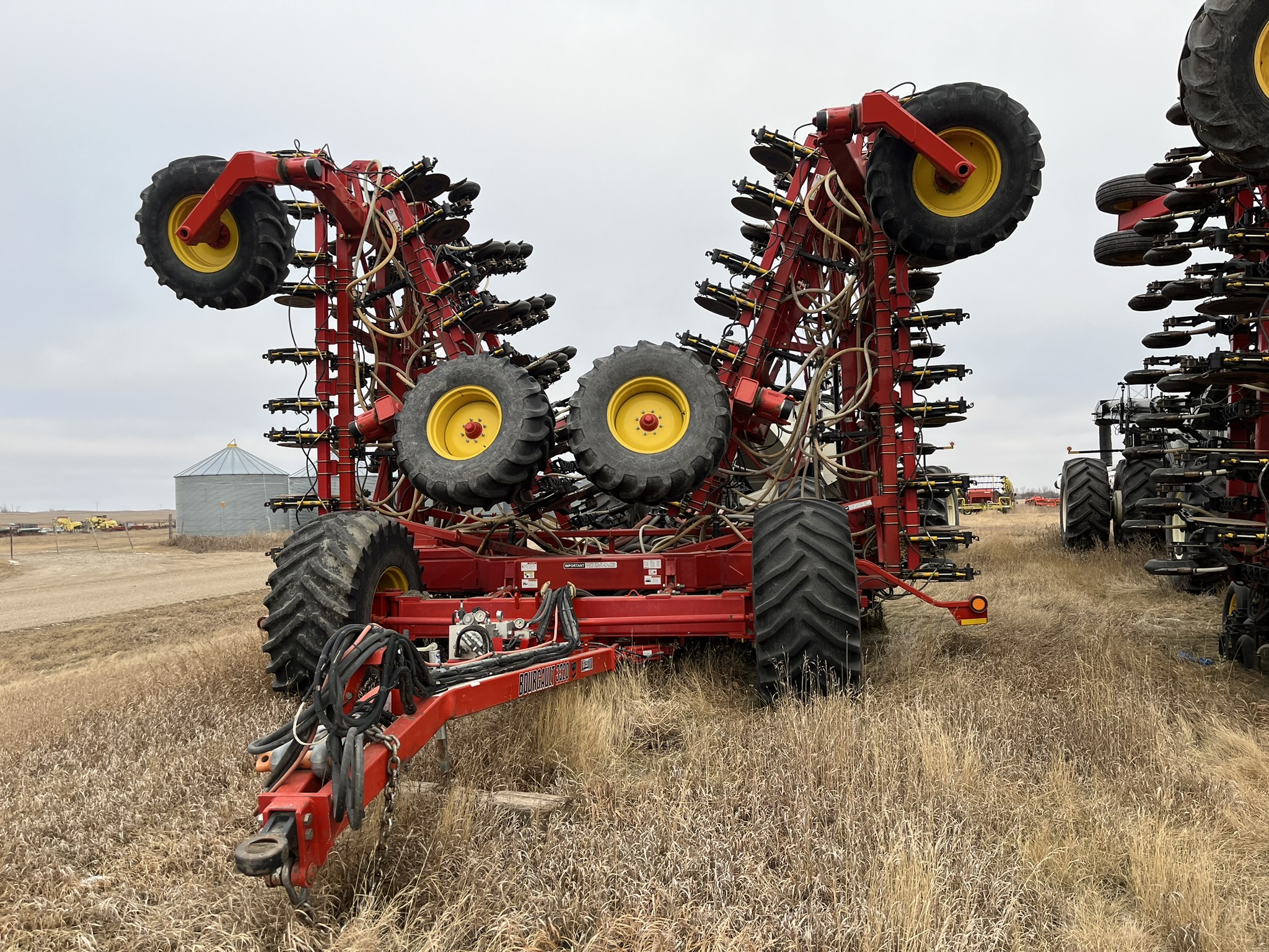 2014 Bourgault 3320-76-10 & 7950 Air Tank/Cart Air Drill