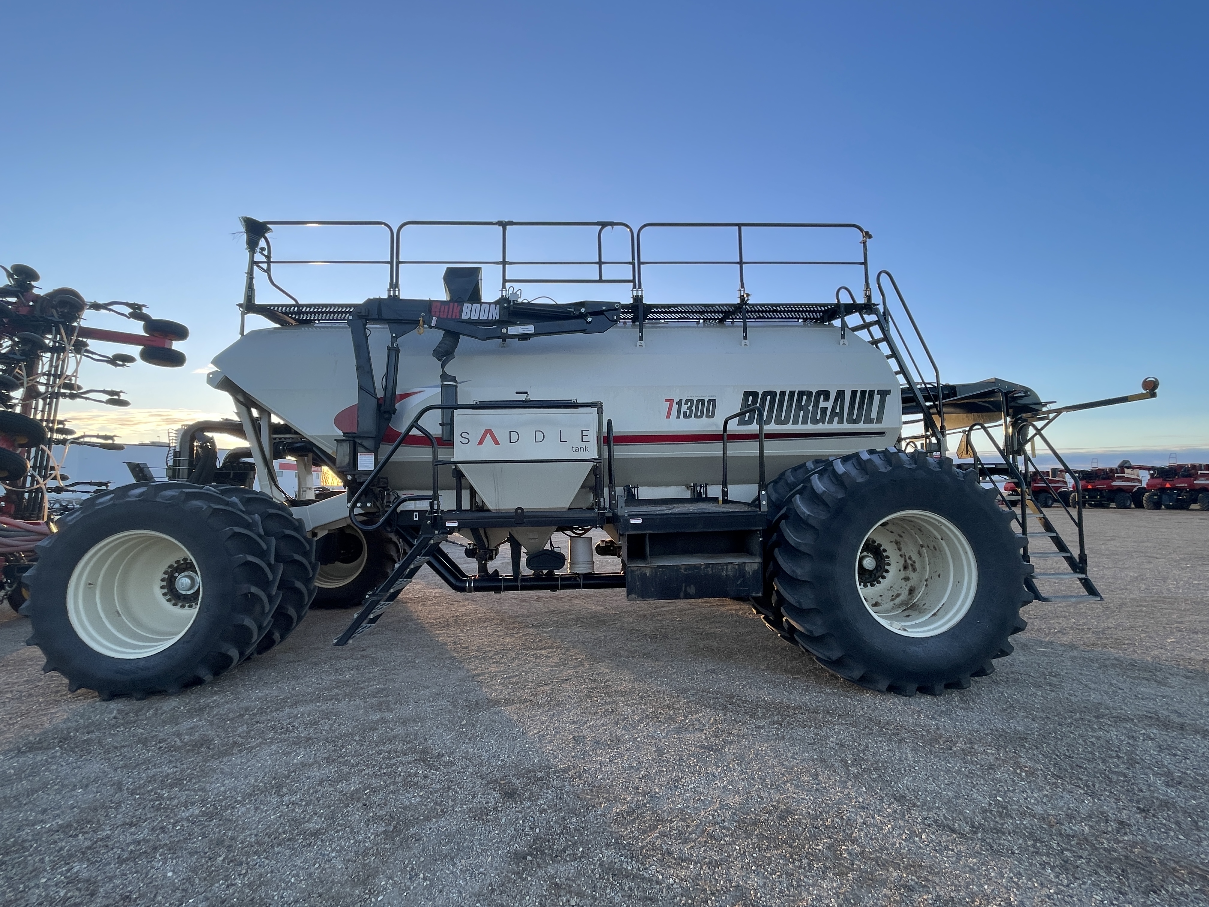 2019 Bourgault 3320-86-12 & 71300 Air Tank/Cart Air Drill