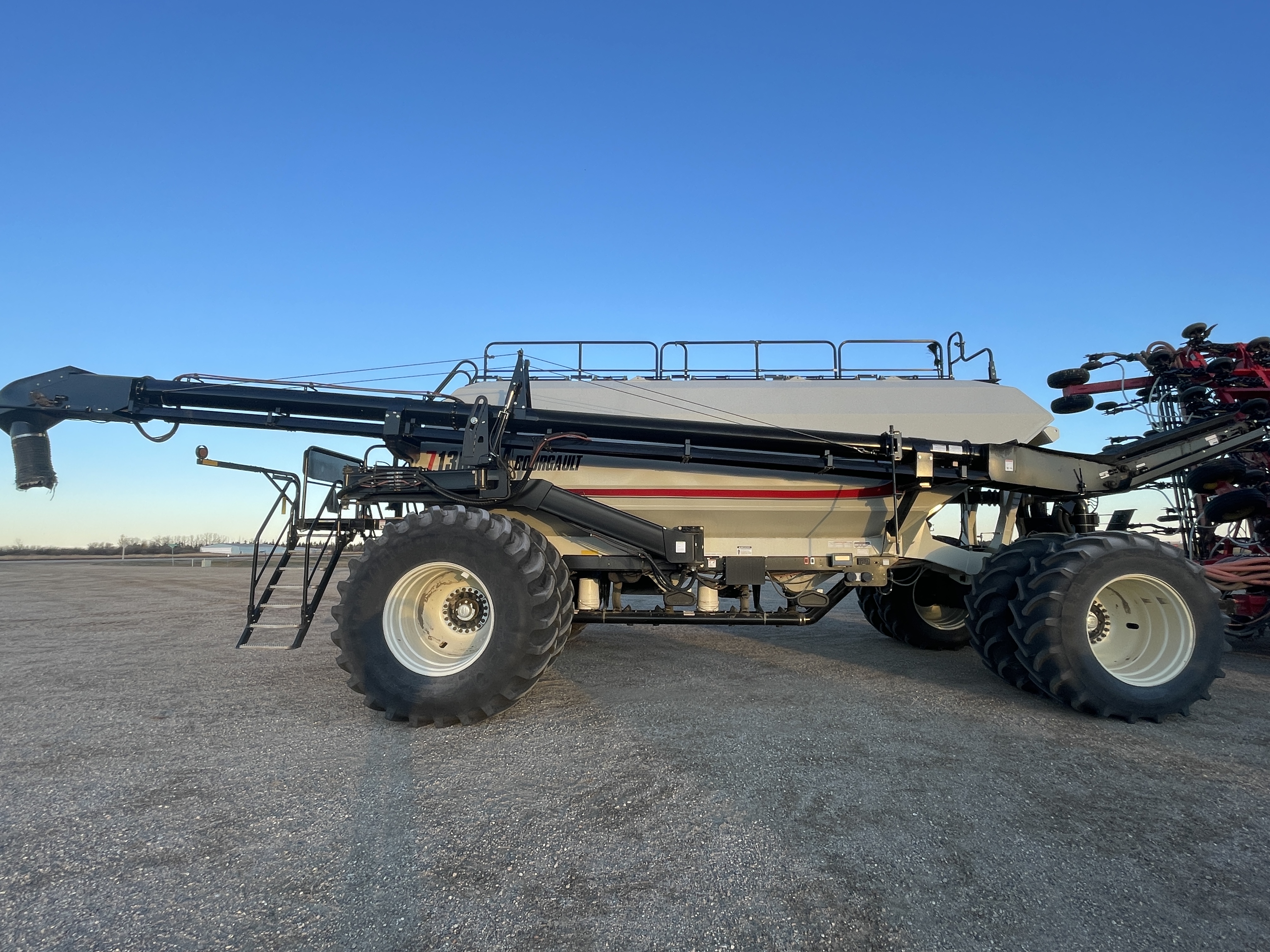 2019 Bourgault 3320-86-12 & 71300 Air Tank/Cart Air Drill