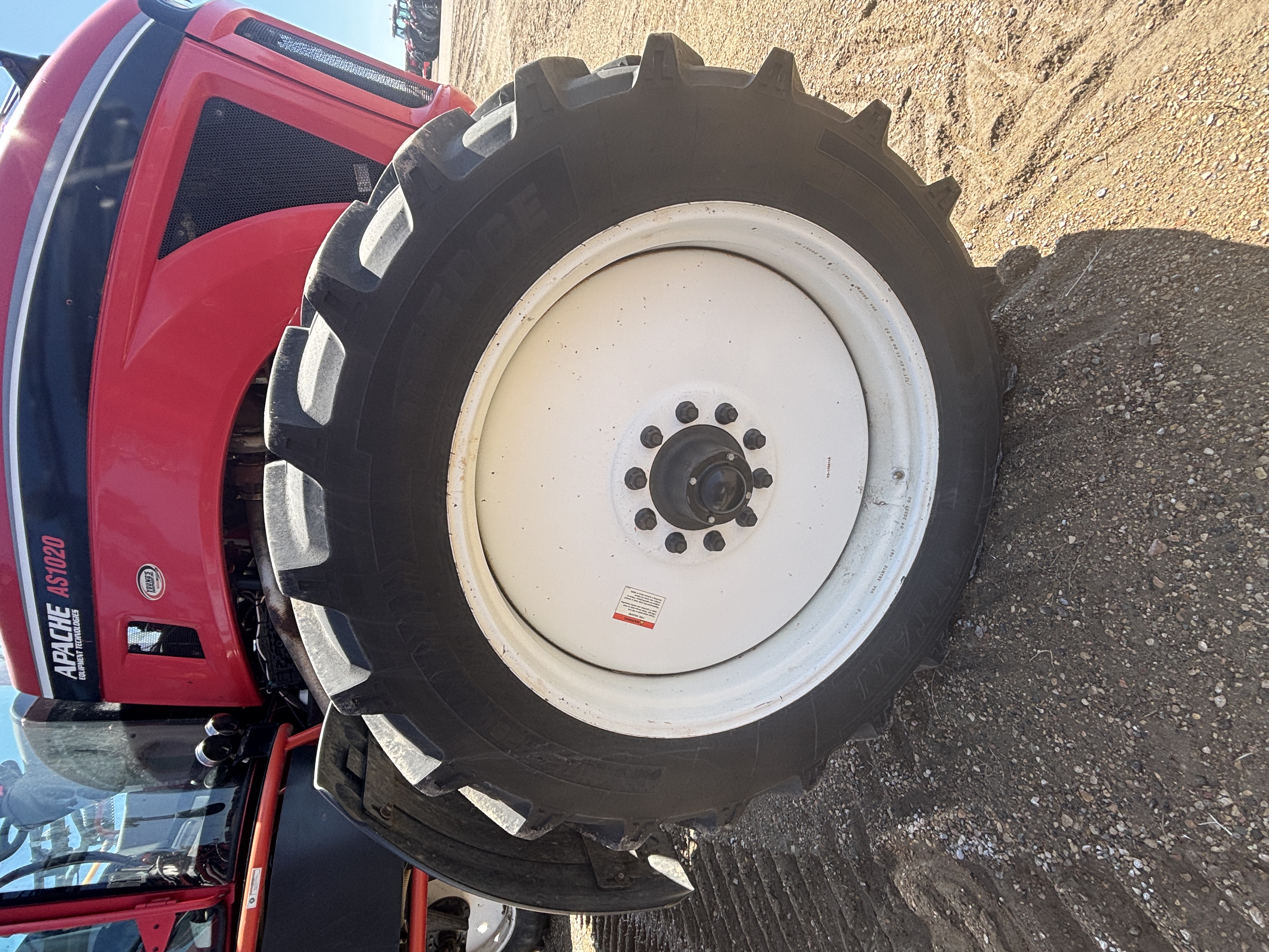 2011 Apache AS1020 Sprayer/High Clearance