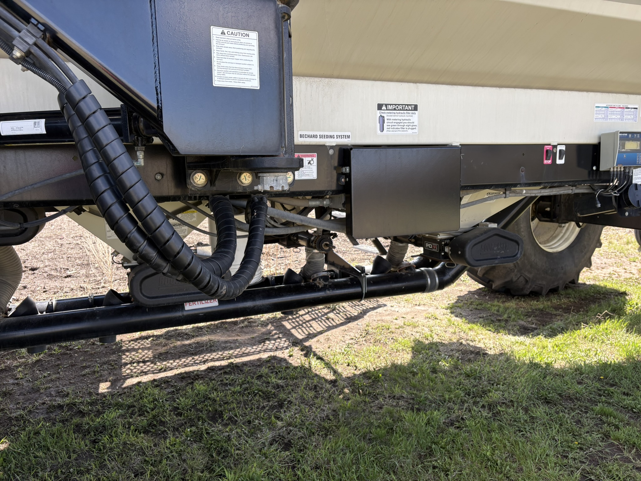 2017 Bourgault 7950 Air Tank/Cart