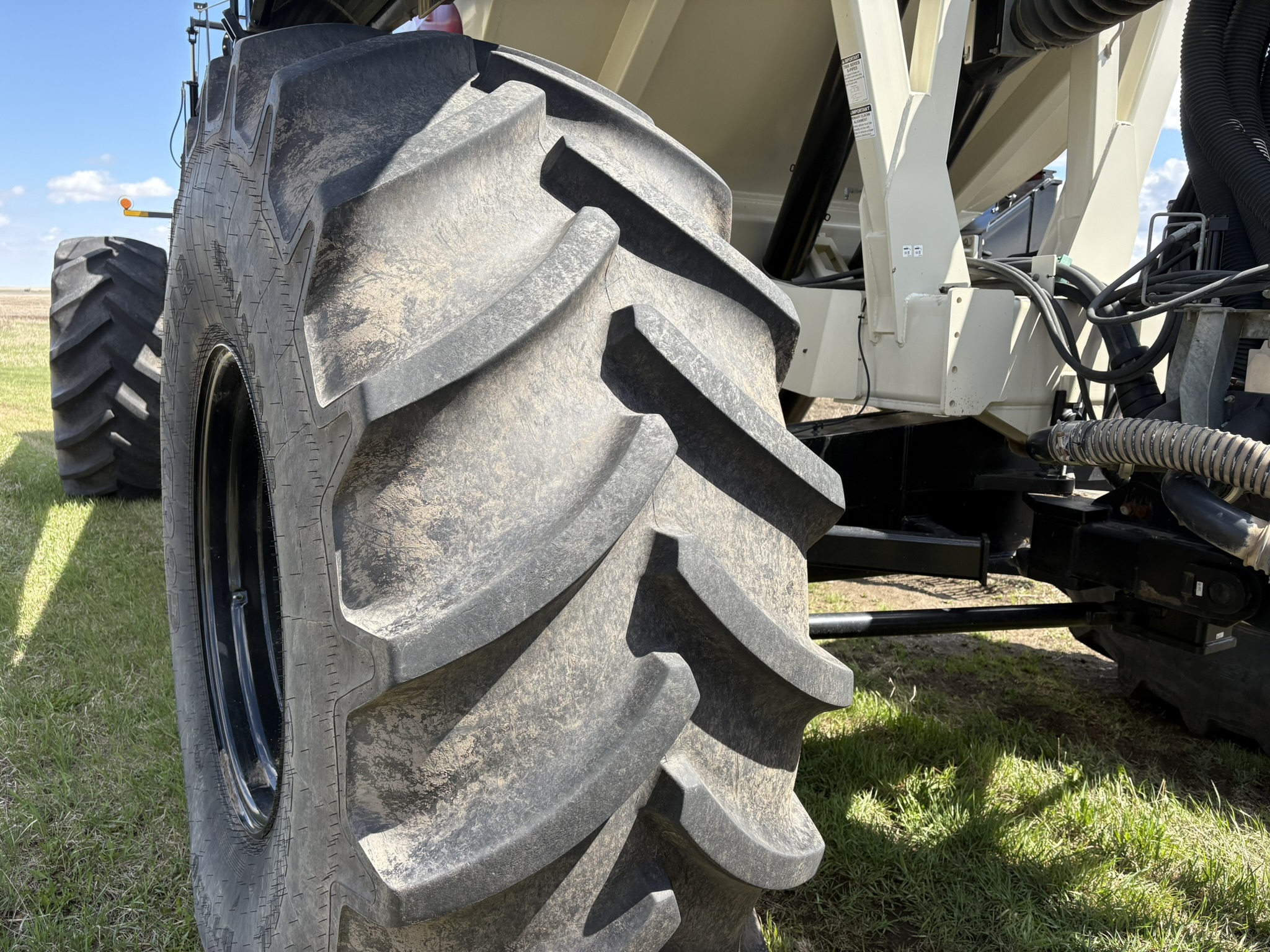 2017 Bourgault 7950 Air Tank/Cart