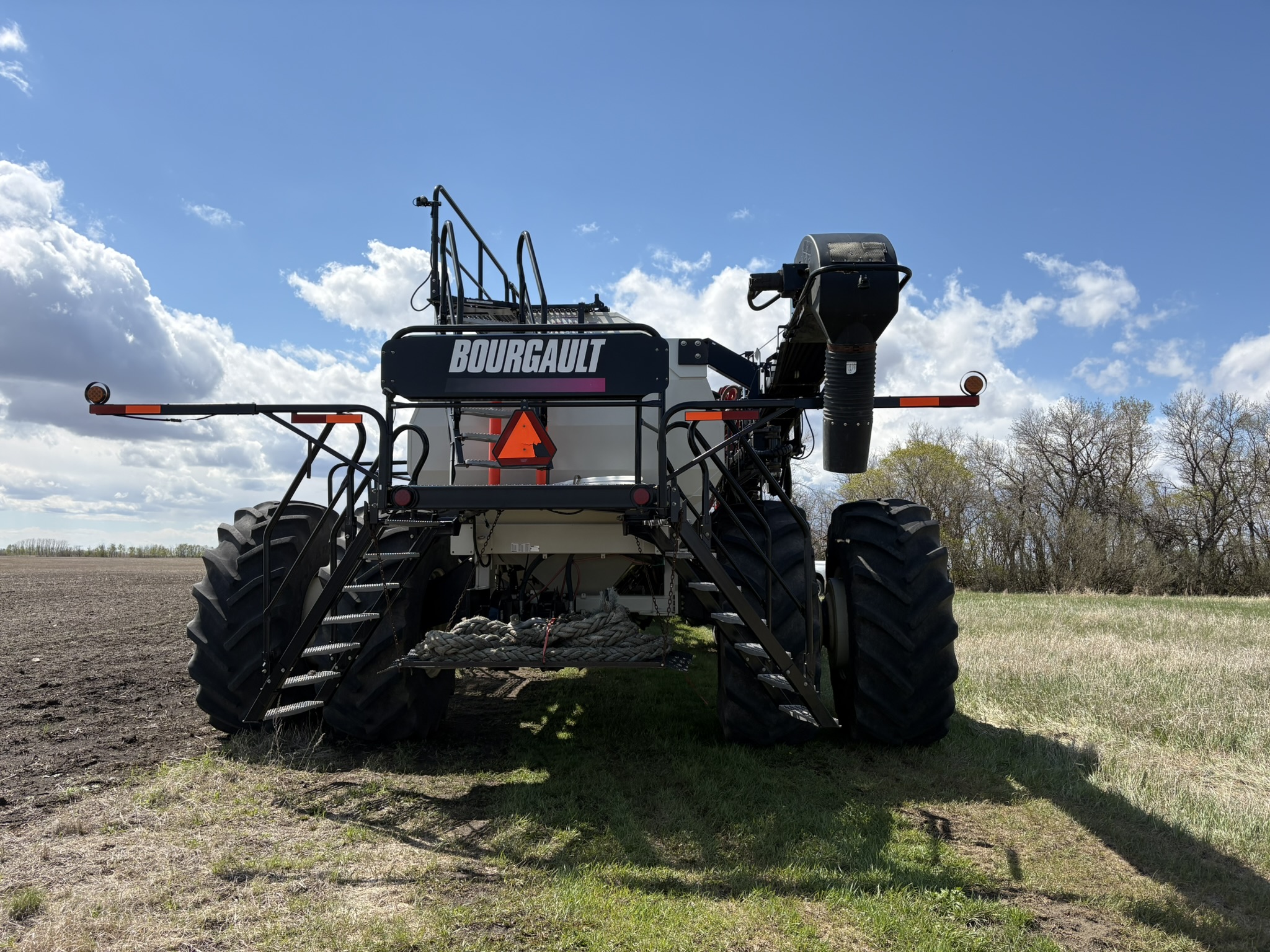 2017 Bourgault 7950 Air Tank/Cart