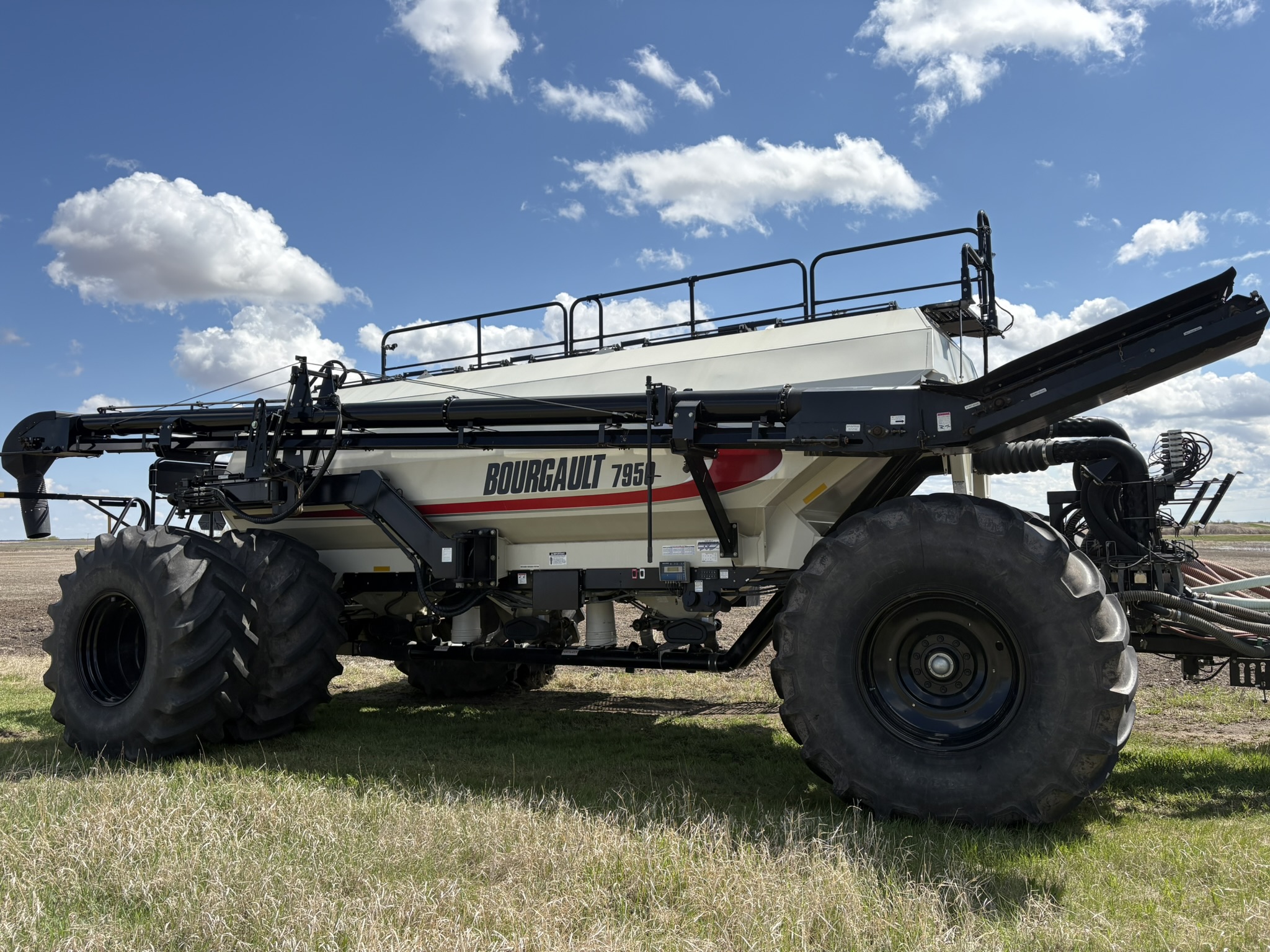2017 Bourgault 7950 Air Tank/Cart
