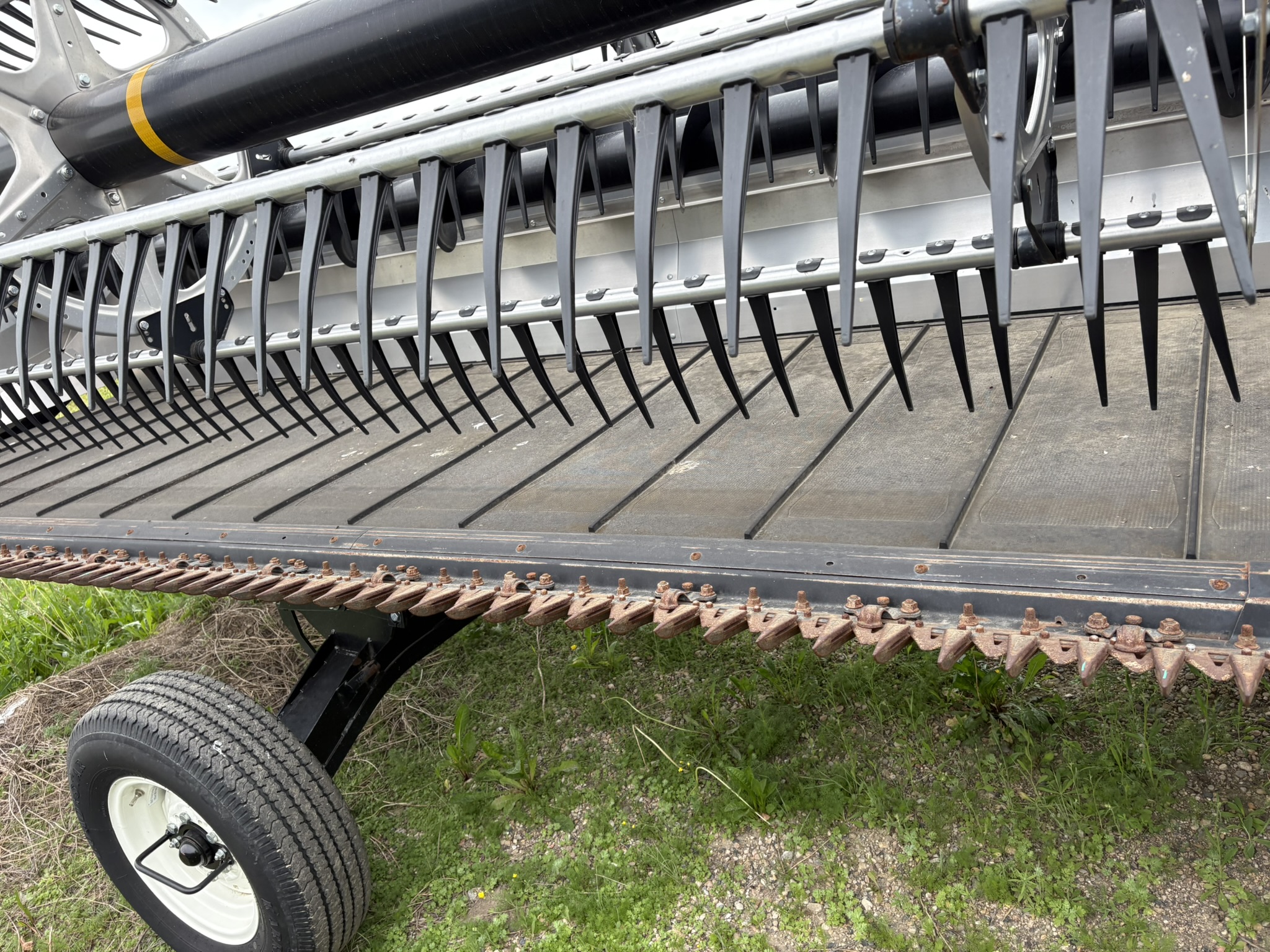 2022 MacDon FD240 Header Draper Flex