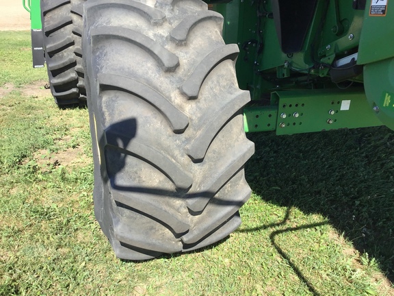 2016 John Deere S690 Combine