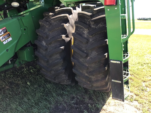 2016 John Deere S690 Combine