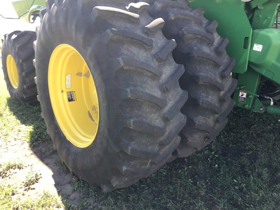 2016 John Deere S690 Combine