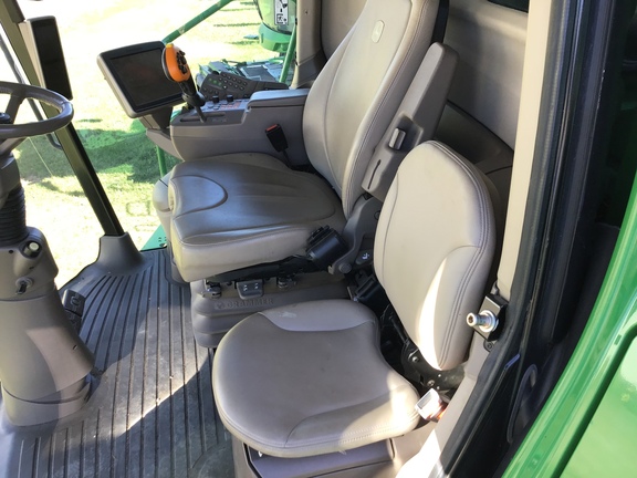 2016 John Deere S690 Combine