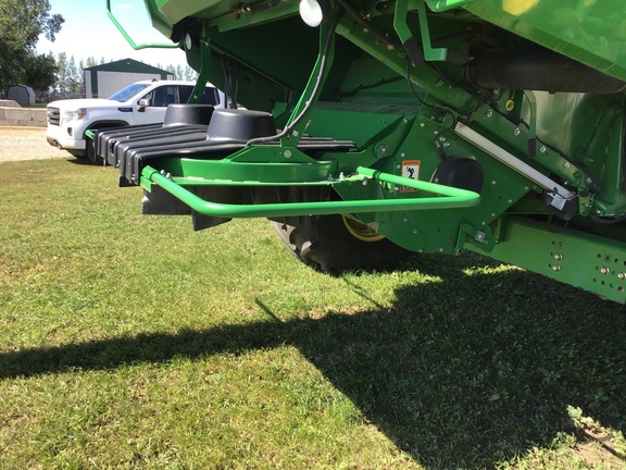 2016 John Deere S690 Combine