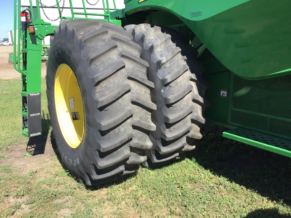 2016 John Deere S690 Combine