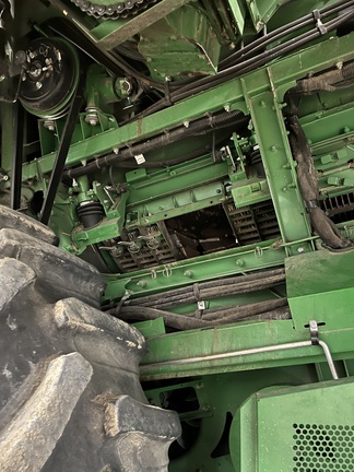 2015 John Deere S690 Combine