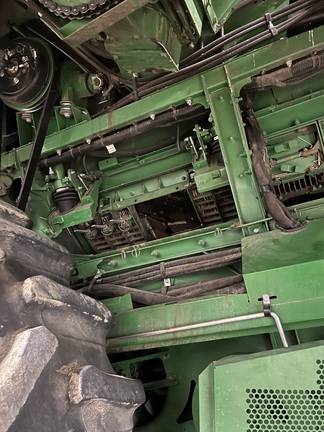 2015 John Deere S690 Combine