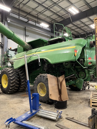 2015 John Deere S690 Combine