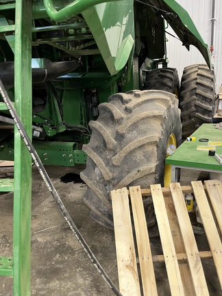 2015 John Deere S690 Combine