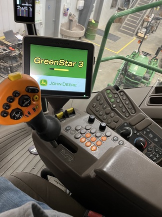 2015 John Deere S690 Combine