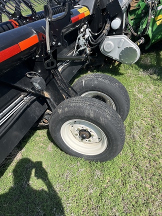 2018 MacDon FD140 Header Combine