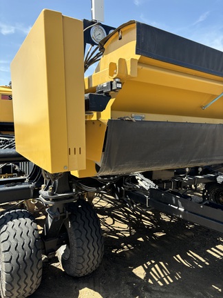 2014 Seed Master SEEDMASTR 10015TXB Air Seeder