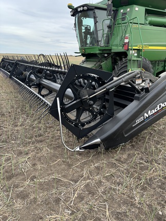 2009 MacDon FD70-35 Header Combine