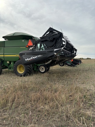 2009 MacDon FD70-35 Header Combine