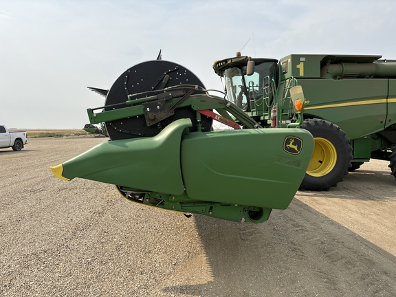 2018 John Deere 645FD Header Combine