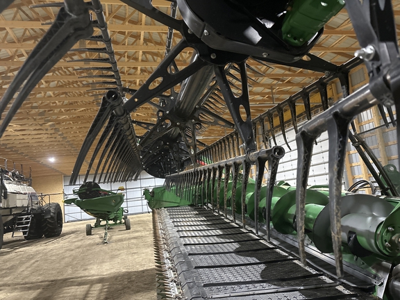 2022 John Deere HD40R Header Combine