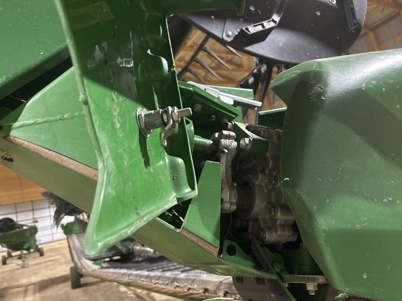 2022 John Deere HD40R Header Combine