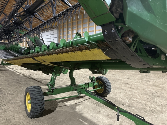 2022 John Deere HD40R Header Combine