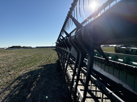 2006 John Deere 936D Header Combine