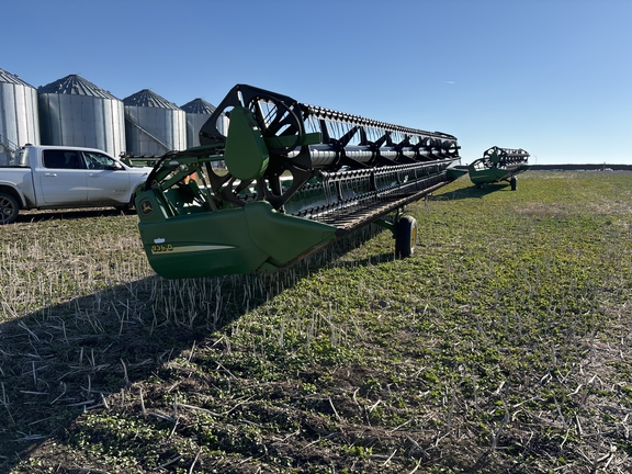 2007 John Deere 936D Header Combine