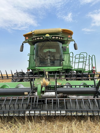 2017 John Deere S690 Combine