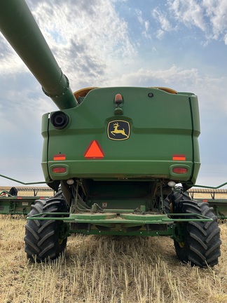 2017 John Deere S690 Combine