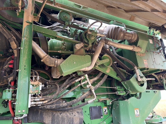 2017 John Deere S690 Combine