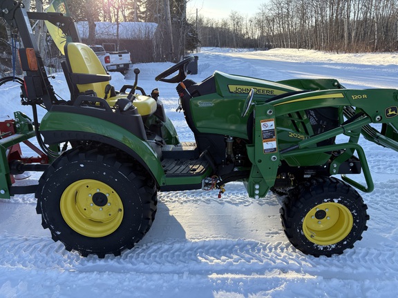 2018 John Deere 2025R Tractor Compact