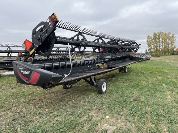 2021 MacDon FD140 Header Combine