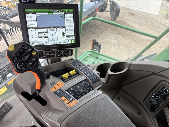 2023 John Deere X9 1000 Combine