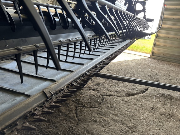 2016 MacDon FD75-40 Header Combine