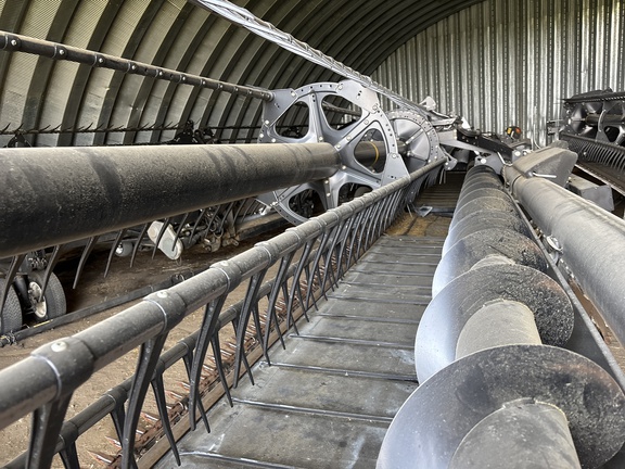 2016 MacDon FD75-40 Header Combine