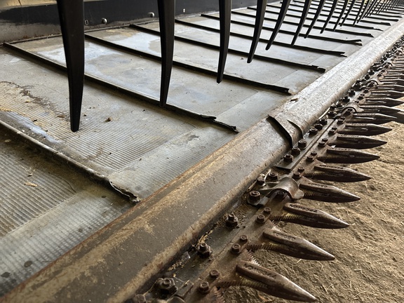 2016 MacDon FD75-40 Header Combine