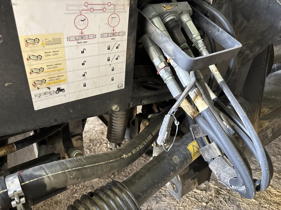 2016 MacDon FD75-40 Header Combine