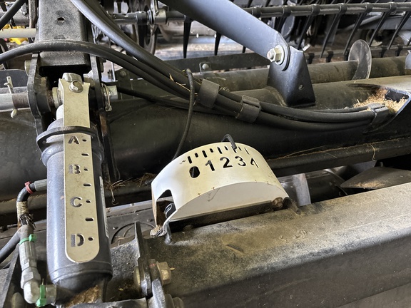 2016 MacDon FD75-40 Header Combine